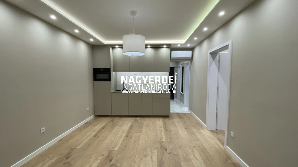 Debrecenben, a FŐTÉR, NAGYTEMPLOM közvetlen közelében FELÚJÍTOTT lakás ELADÓ