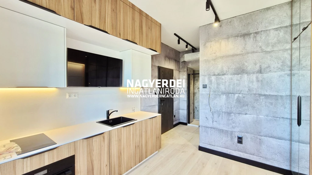 Kiadó 23 m2 tégla lakás, Debrecen