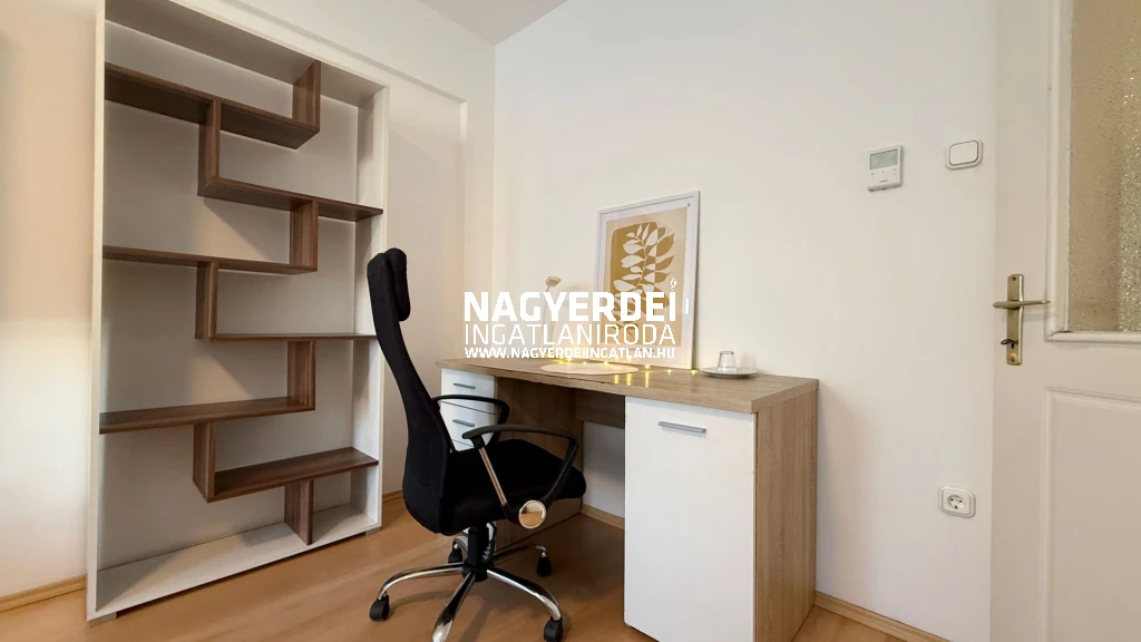 c3-2-name c2-19-name, Debrecen, Egyetemváros