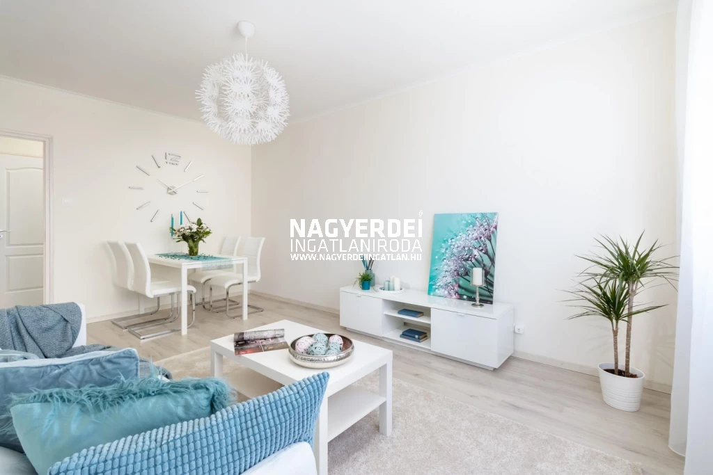 TÁGAS TERASZ és MODERN kialakítás várja