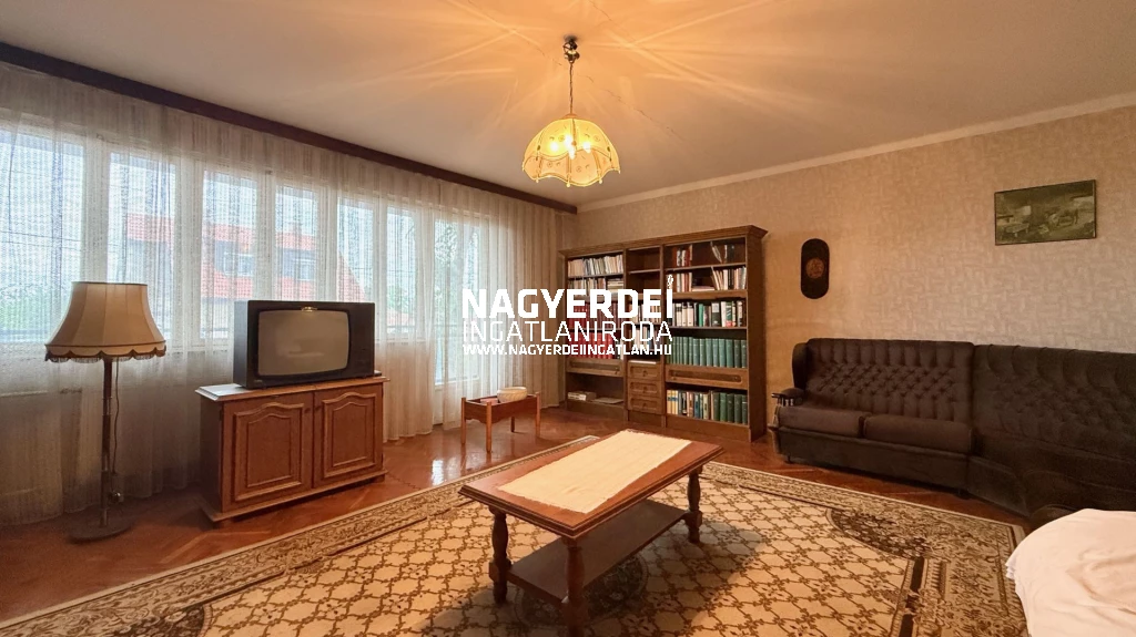 Eladó 260 m2 családi ház, Debrecen