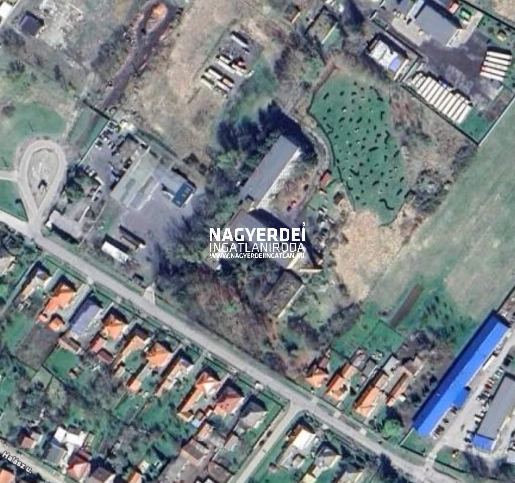 Eladó 5200 m2 ipari, keresk. épület, Ózd