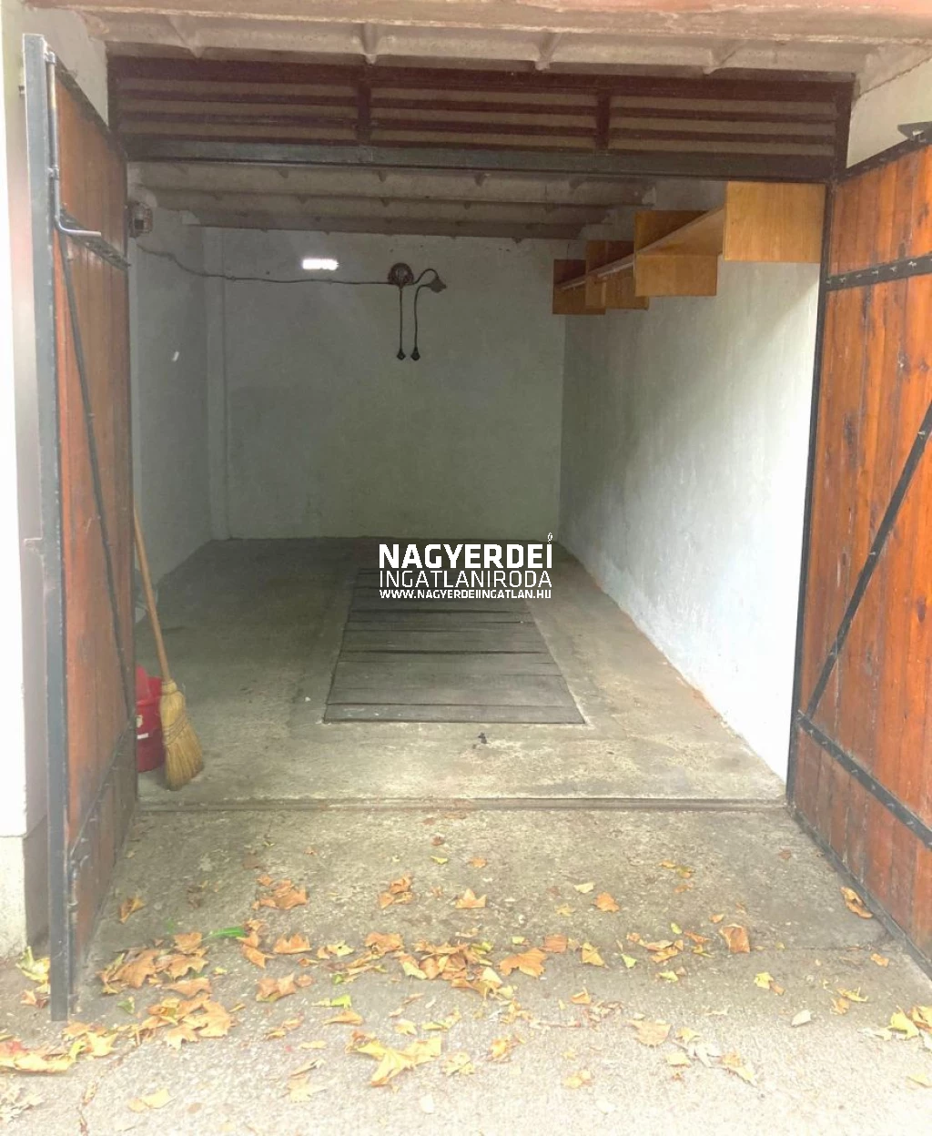 Eladó 19 m2 egyedi garázs, Debrecen