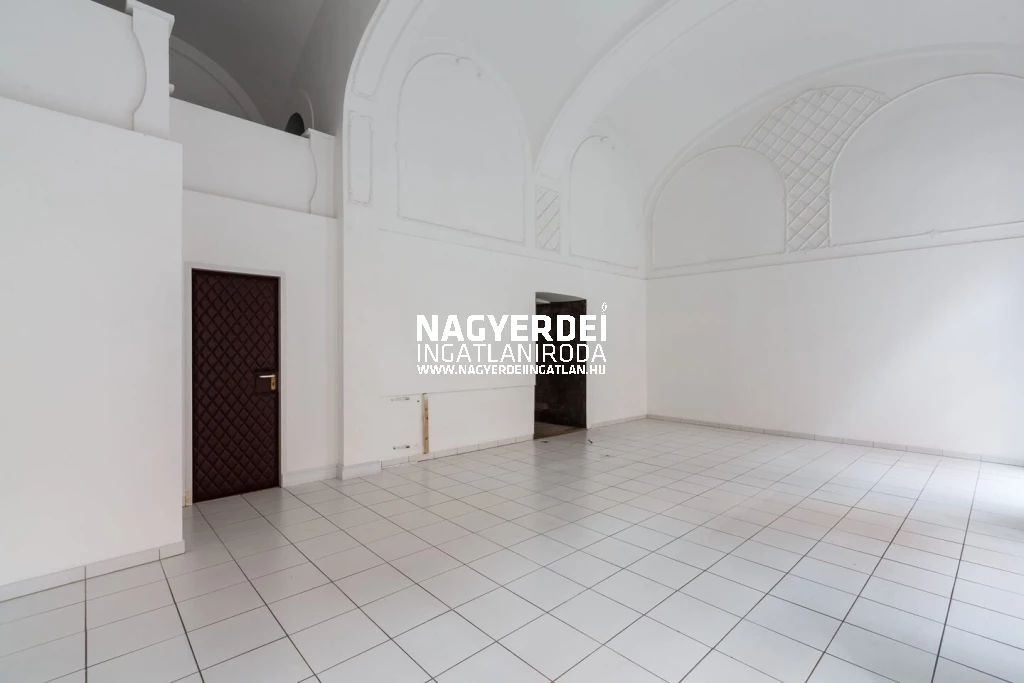 Kiadó 71 m2 üzlethelyiség, Debrecen