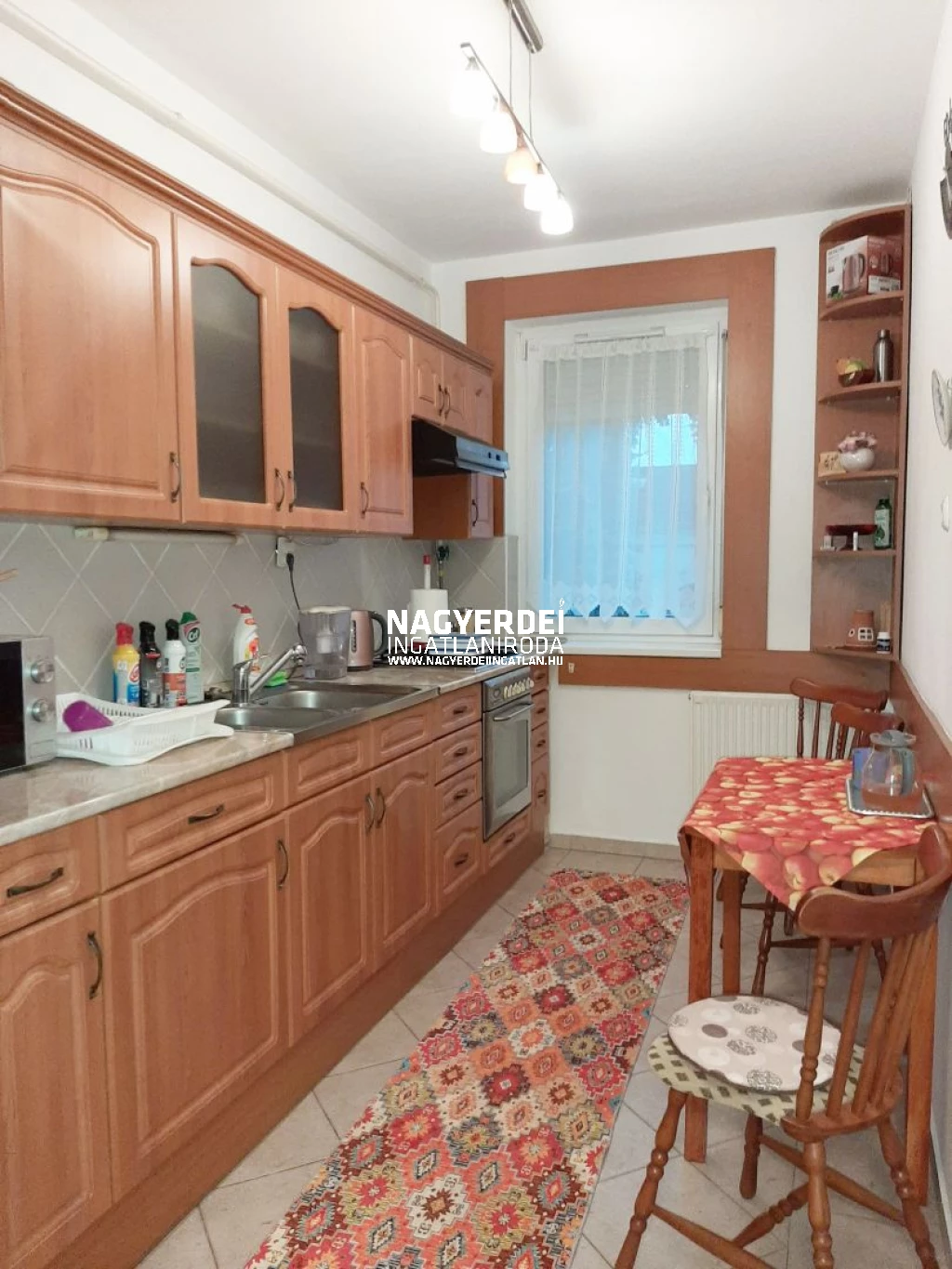 Belvárosi, igényes lakás eladó