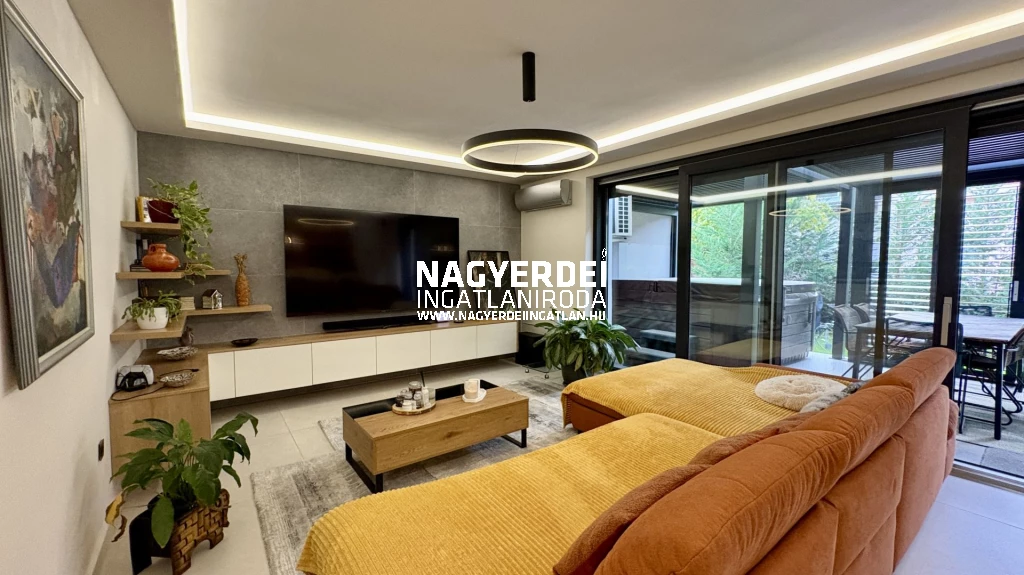 Kiadó 185 m2 sorház, Debrecen