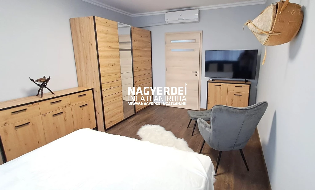 Debreceni EGYETEMNÉL, 58 m2-es, FELÚJÍTOTT lakás, TELJES BERENDEZÉSSEL ELADÓ