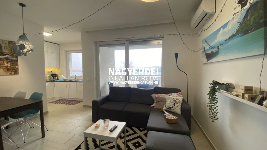 Eladó 80 m2 tégla lakás, Debrecen