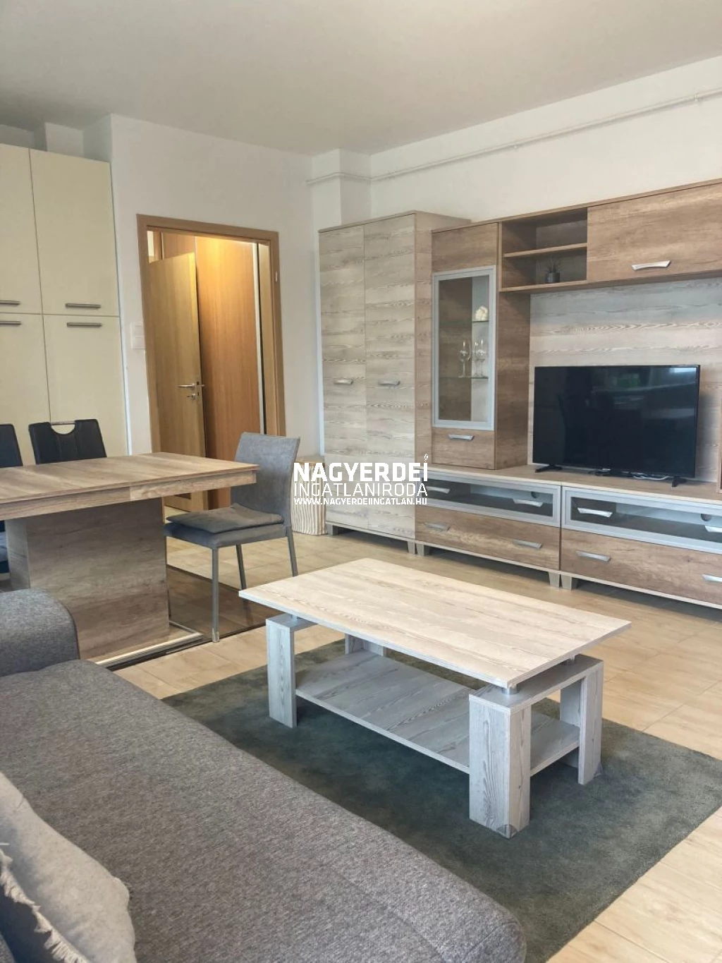 Debrecen-Péterfia városrészen kiadó modern, fiatalos lakás