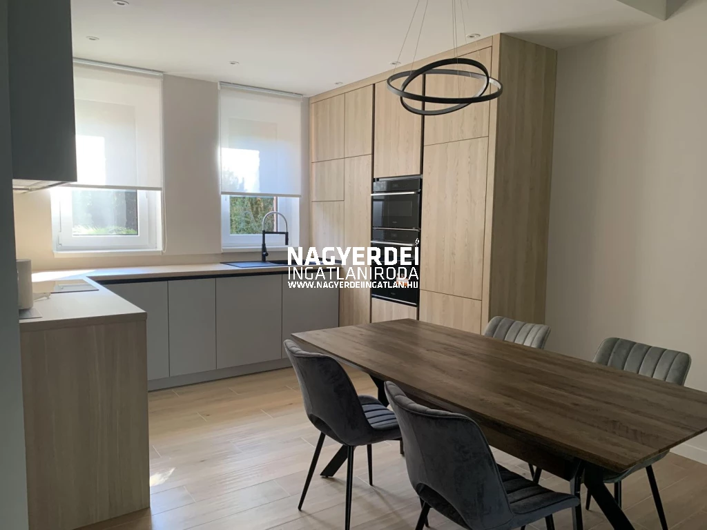 Kiadó 125 m2 sorház, Debrecen