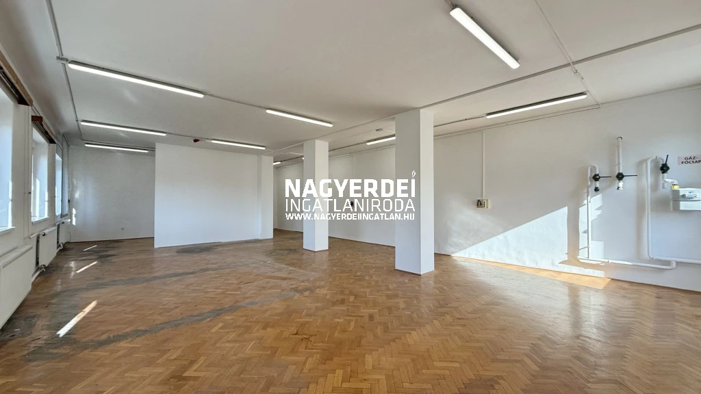 Kiadó 129 m2 iroda irodaházban, Debrecen