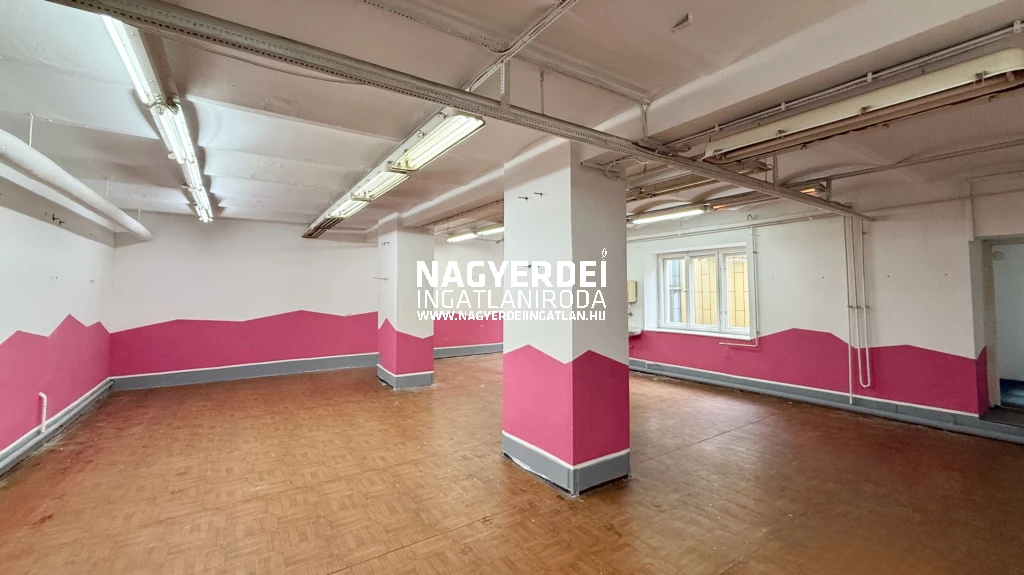 Kiadó 90 m2 iroda irodaházban, Debrecen