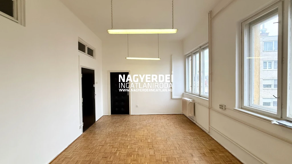 Kiadó 22 m2 iroda irodaházban, Debrecen