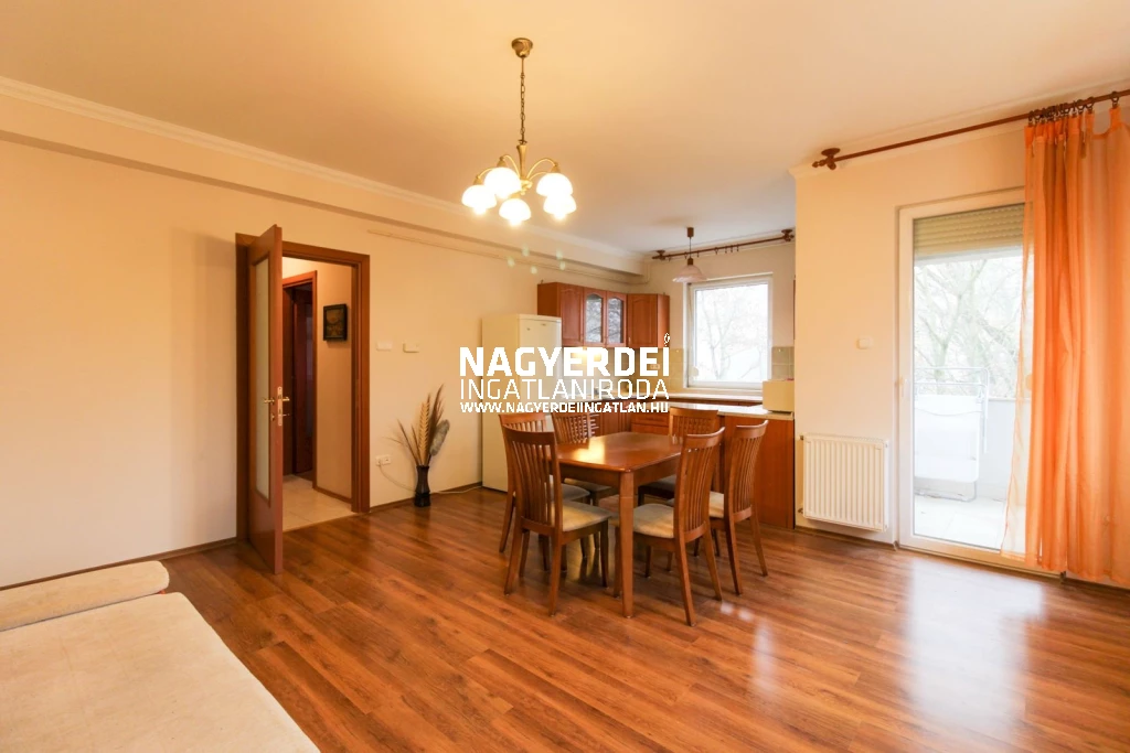 Eladó 68 m2 tégla lakás, Debrecen