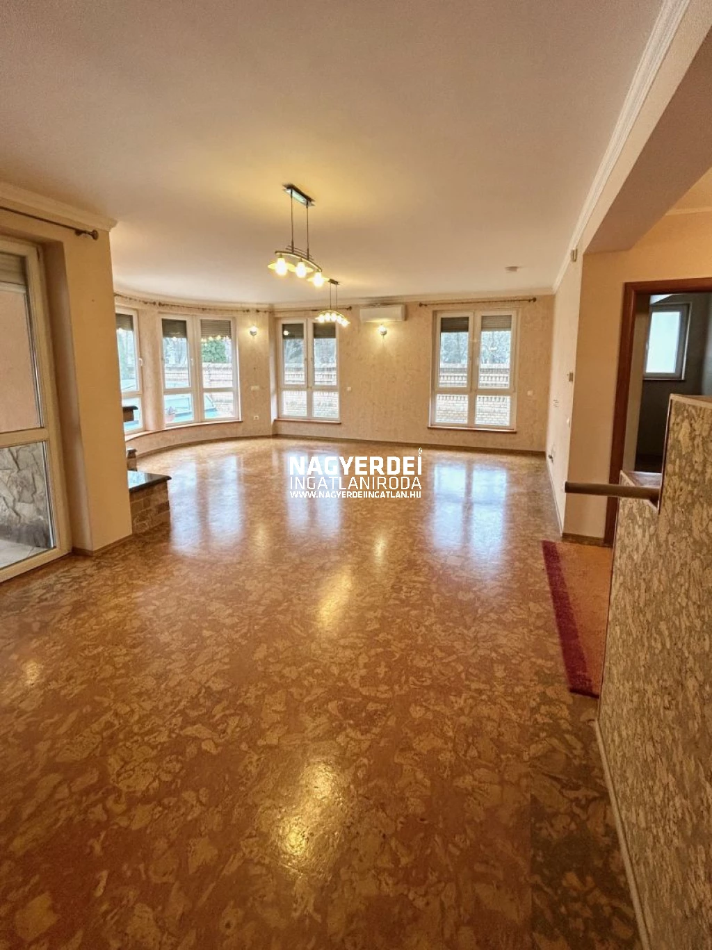 Kiadó 191 m2 családi ház, Debrecen