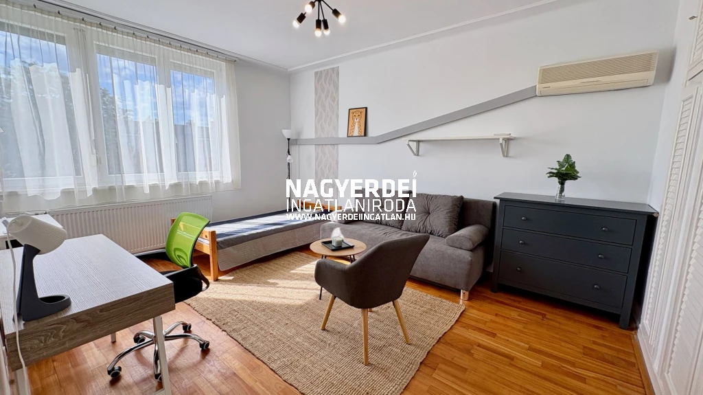 Kiadó 45 m2 panel lakás, Debrecen