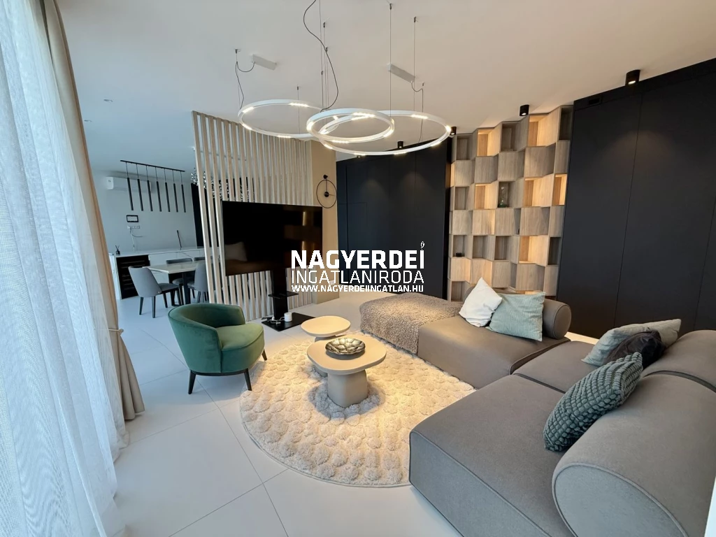 Eladó 141 m2 tégla lakás, Debrecen