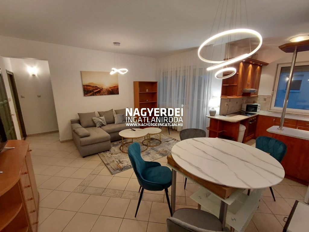 Kiadó 78 m2 tégla lakás, Debrecen