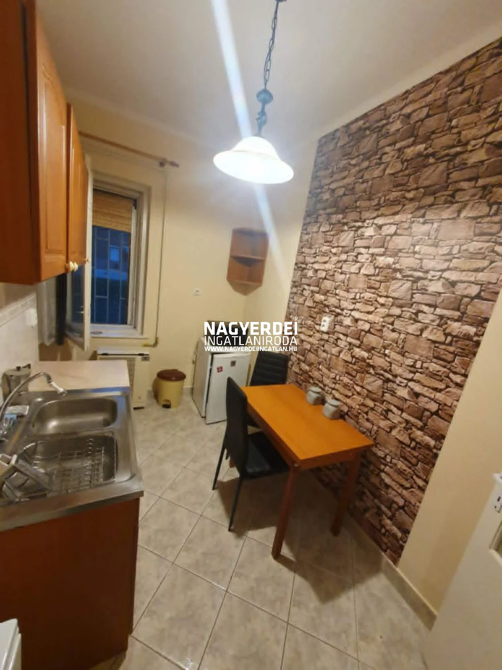 Kiadó 35 m2 tégla lakás, Debrecen