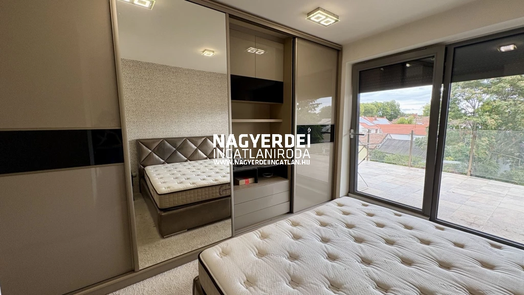 Debrecen, Péterfia városrészén, 2017-es, társasházban 97 m2-es, 4 szobás, tégla lakás ELADÓ