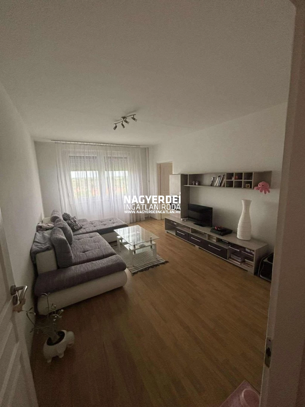 Eladó 64 m2 panel lakás, Debrecen