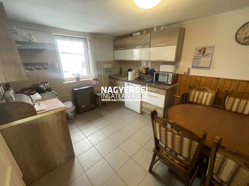 Eladó 55 m2 családi ház, Debrecen