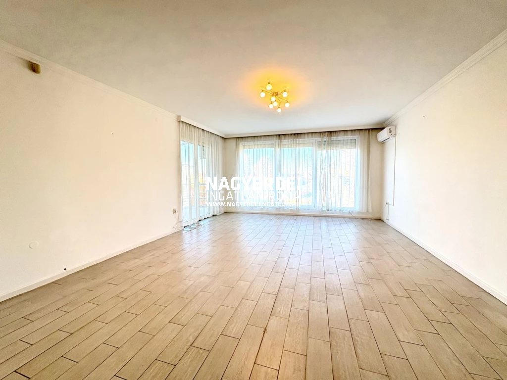 Kiadó 420 m2 családi ház, Debrecen