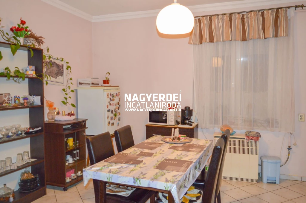 Kiadó 57 m2 tégla lakás, Debrecen