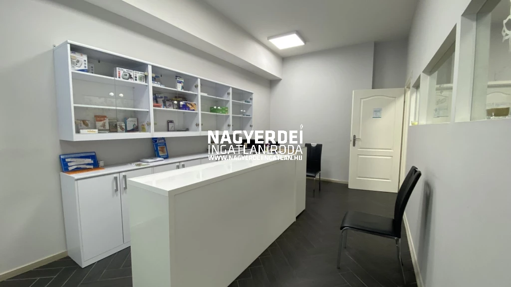 Kiadó 160 m2 üzlethelyiség, Debrecen