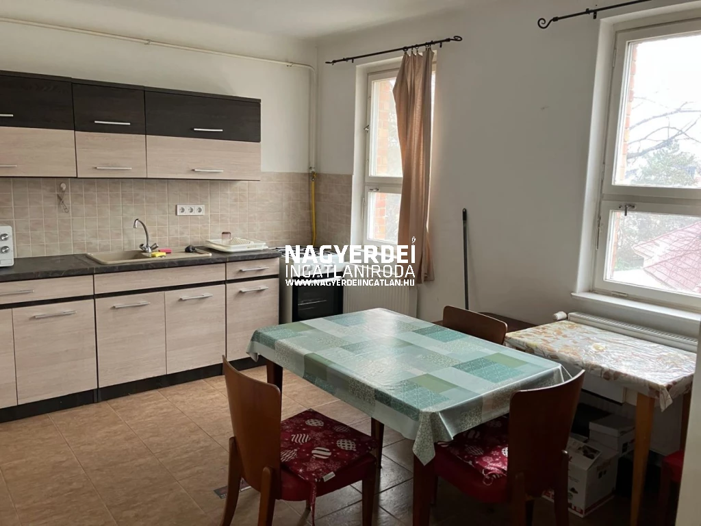 Kiadó 87 m2 tégla lakás, Debrecen
