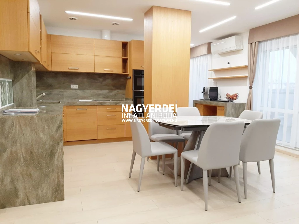 Dupla teraszos belvárosi lakás