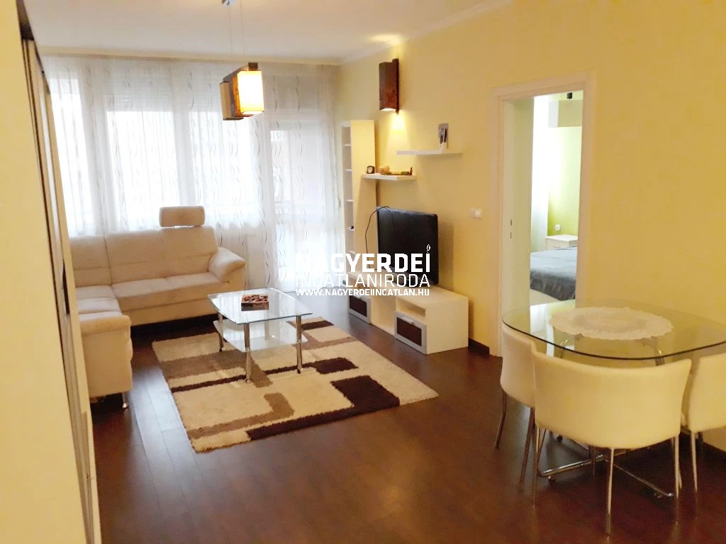 Kiadó 66 m2 tégla lakás, Debrecen