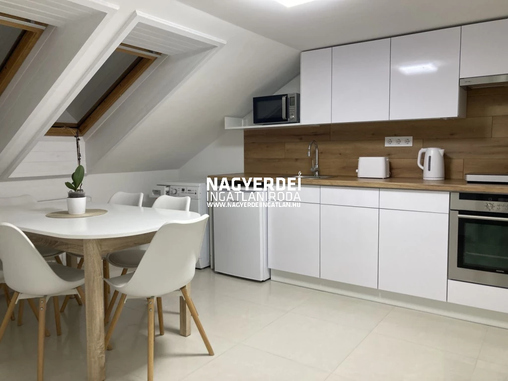 Kiadó 60 m2 tégla lakás, Debrecen