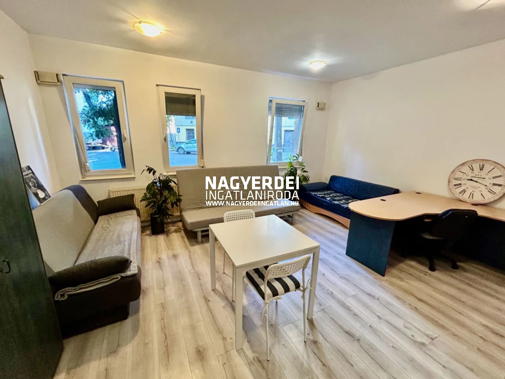 Kiadó 33 m2 tégla lakás, Debrecen