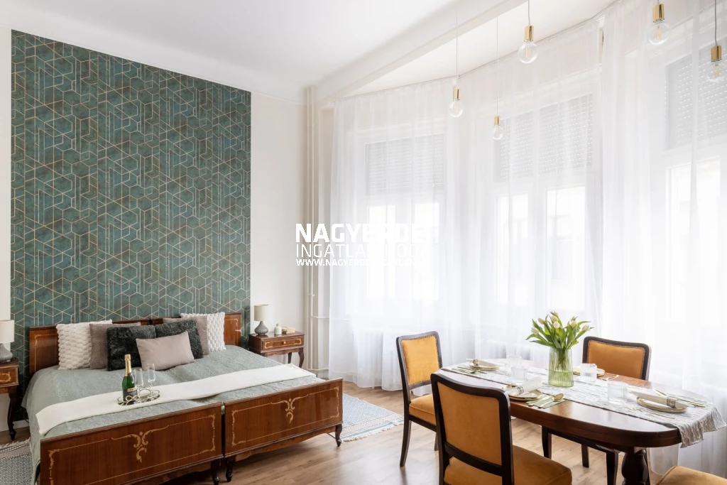 Kiemelkedő elhelyezkedésű, felújított lakás Debrecen belvárosában
