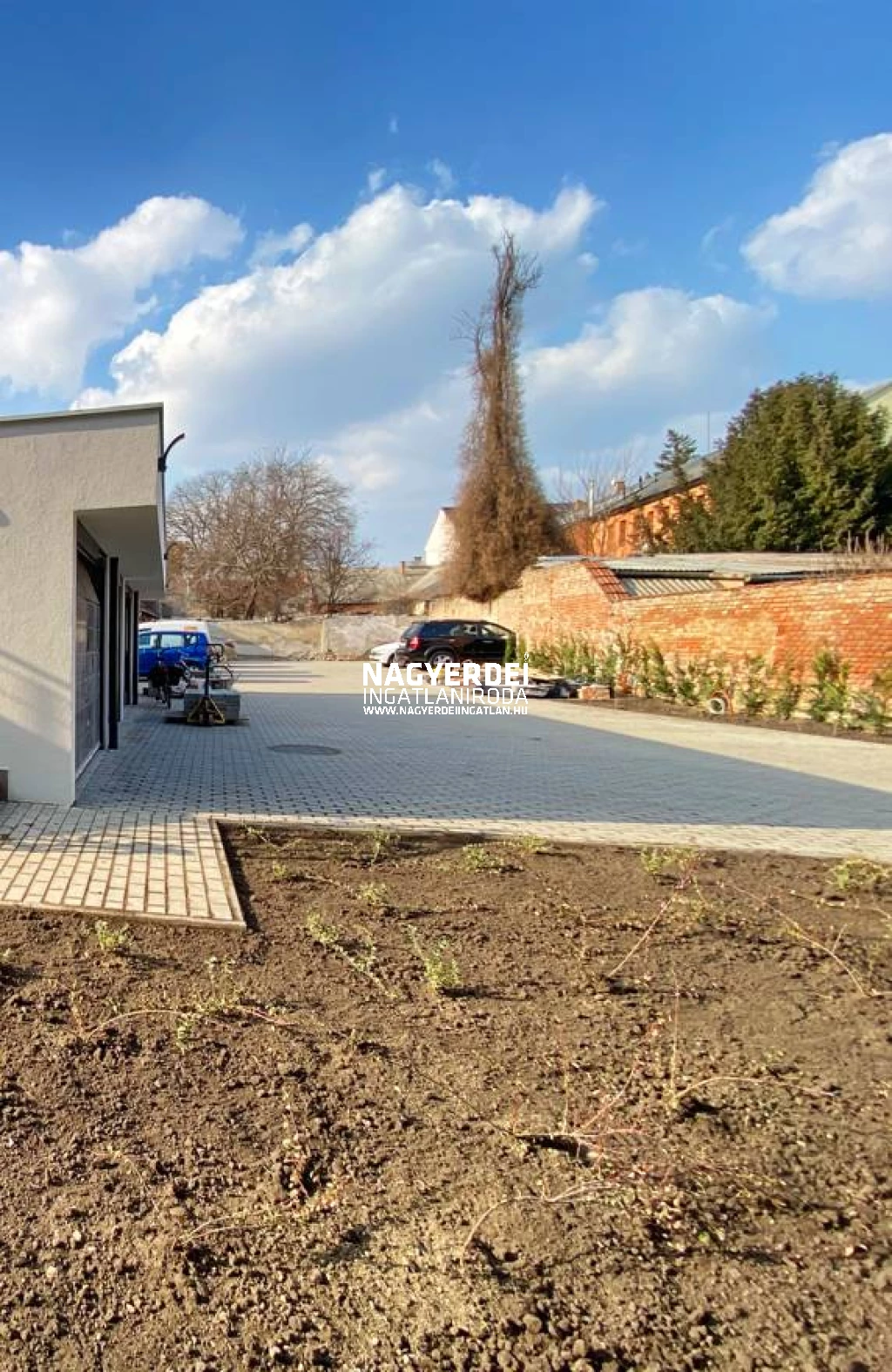 Kiadó 20 m2 egyedi garázs, Debrecen