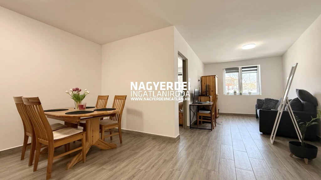 Eladó 50 m2 tégla lakás, Hajdúszoboszló