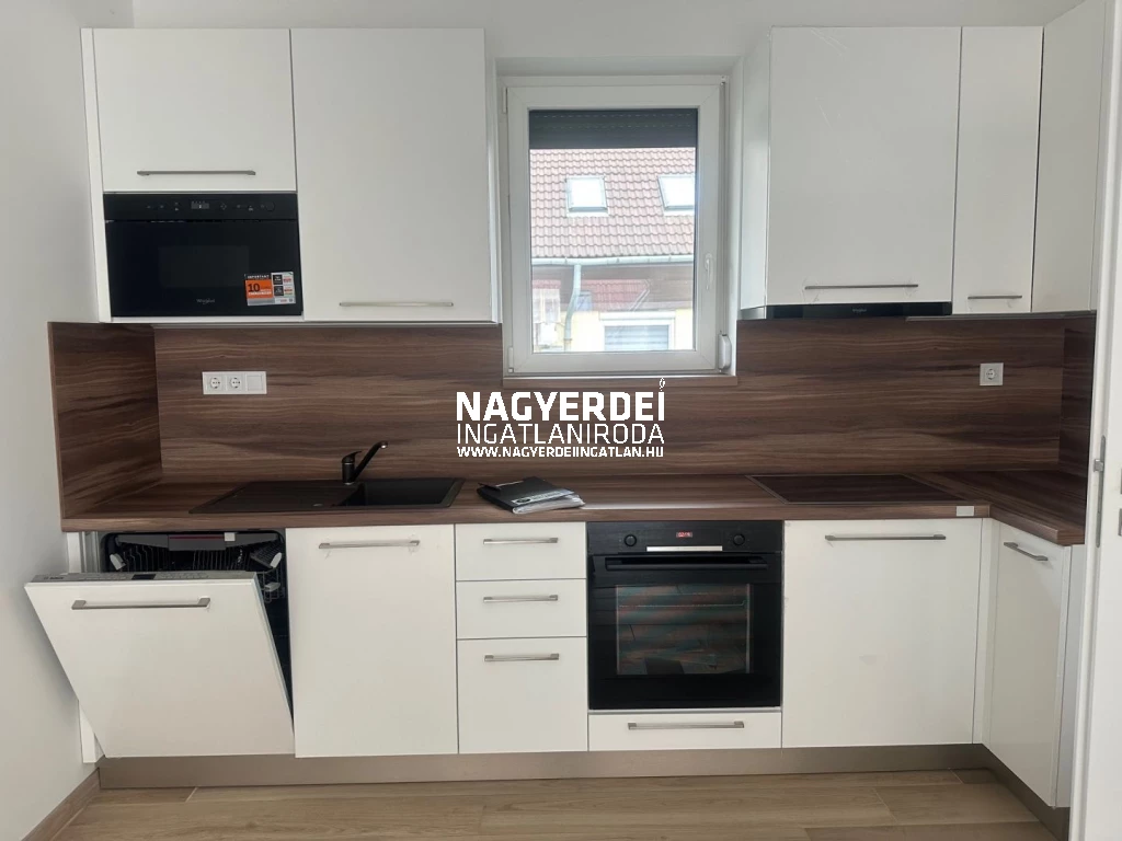 Debrecen Szoboszlói úti újépítésű lakás kiadó