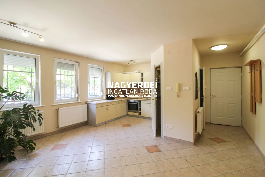 c3-2-name c2-19-name, Debrecen, Nagyerdőalja