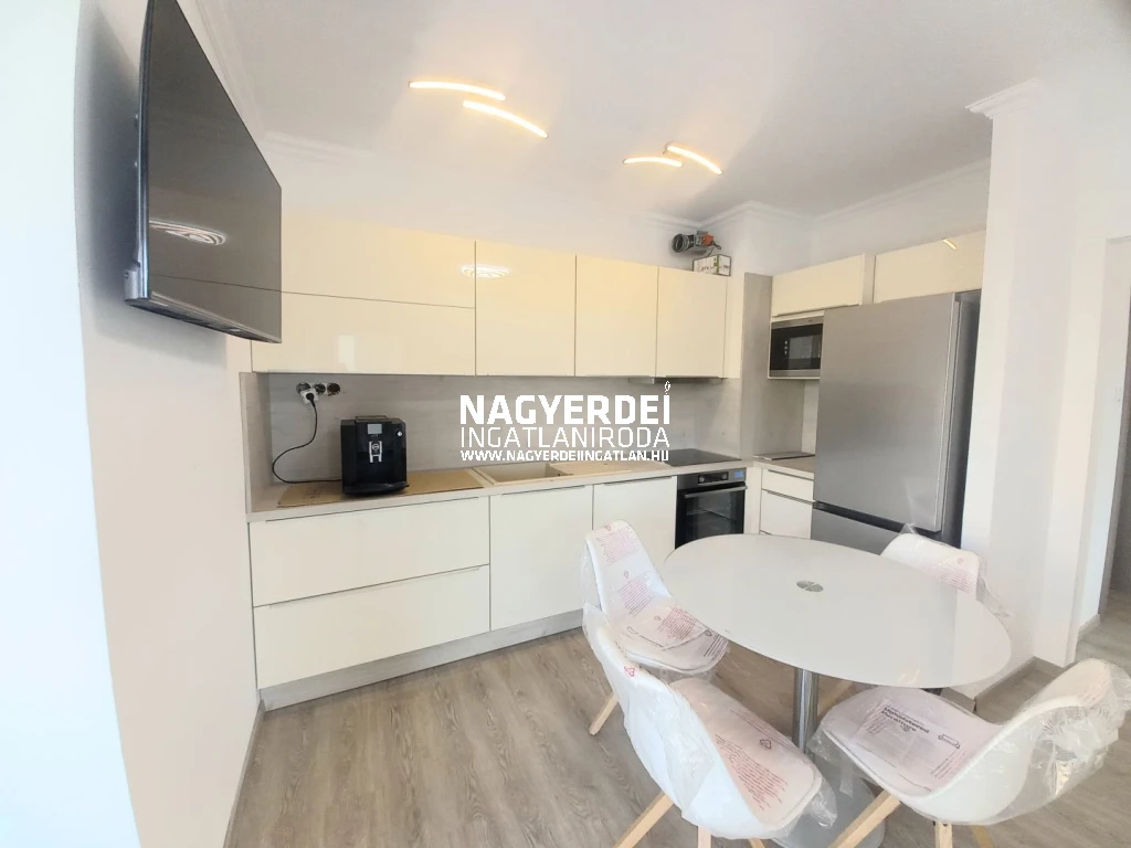 c3-2-name c2-19-name, Debrecen, Egyetemváros