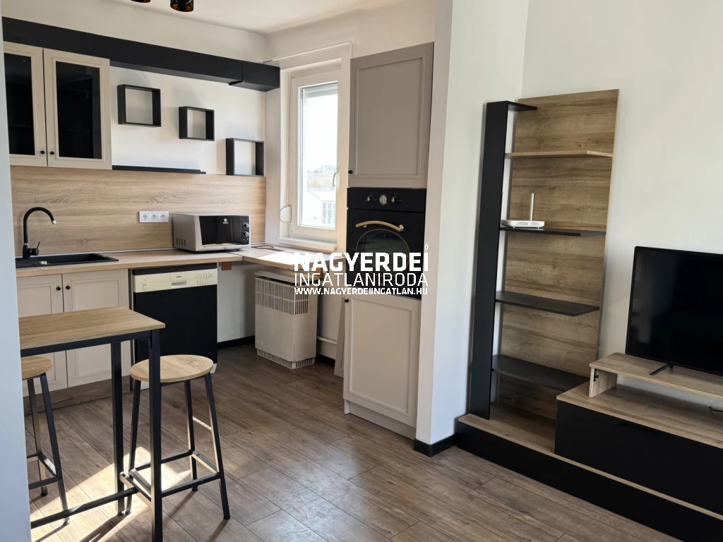 c3-2-name c2-19-name, Debrecen, Egyetemváros