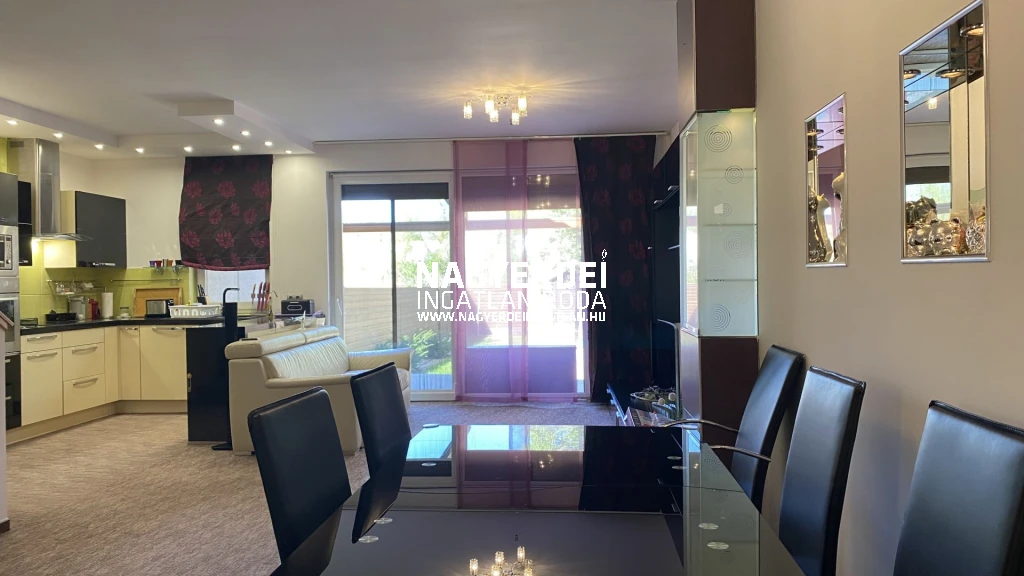 Debrecenben, a Liget lakóparkban – nyugodt, biztonságos, exkluzív környezetben kiadó ház