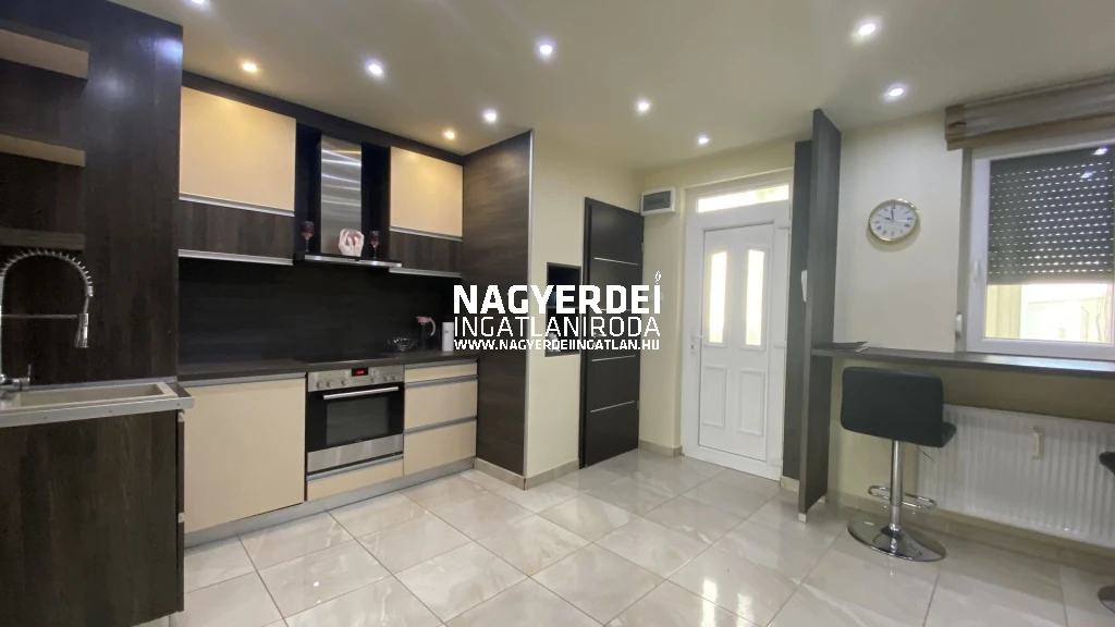 c3-2-name c2-19-name, Debrecen, Belváros