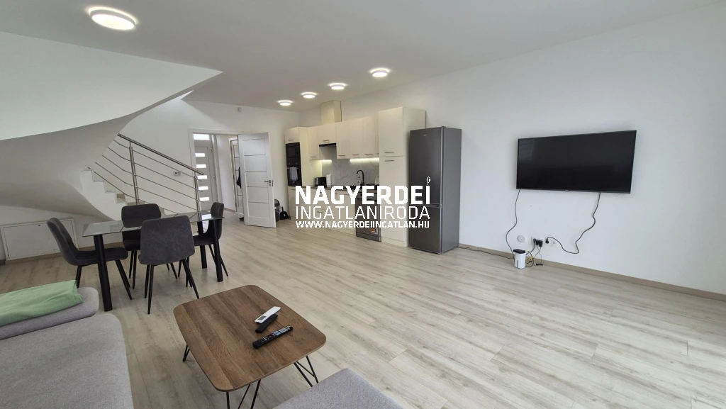 Kiadó 140 m2 ikerház, Debrecen