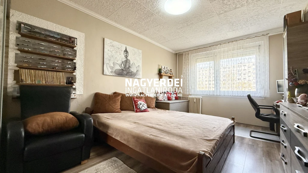 Eladó 54 m2 panel lakás, Debrecen