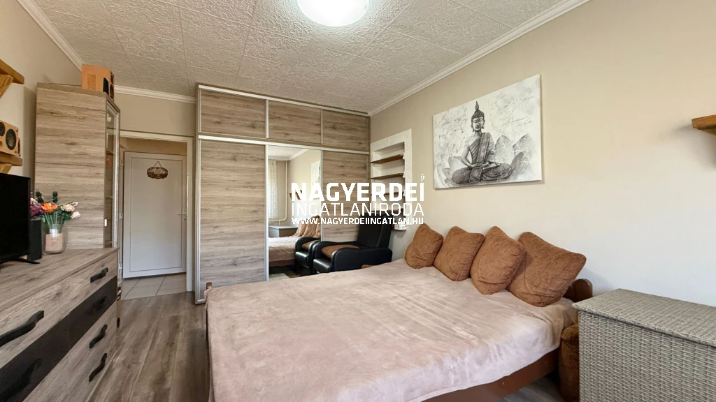 Eladó 54 m2 panel lakás, Debrecen