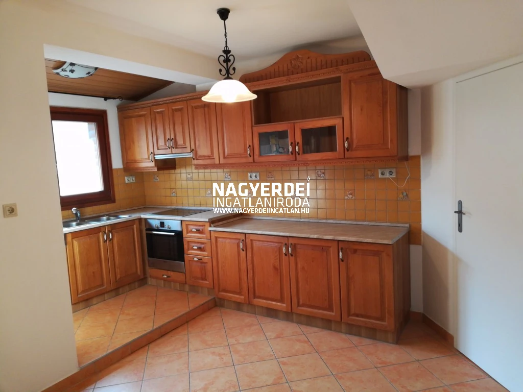 Eladó 79 m2 sorház, Debrecen