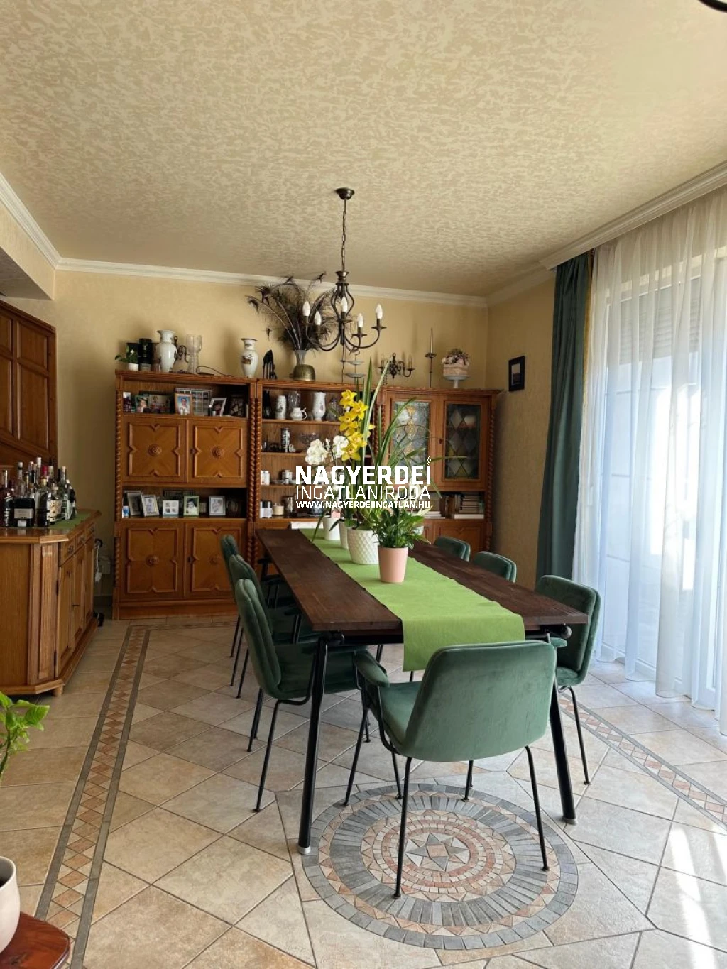 c3-1-name c2-2-name, Debrecen, Köntöskert