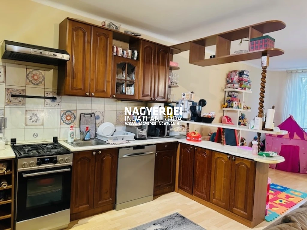 c3-1-name c2-19-name, Debrecen, Belváros