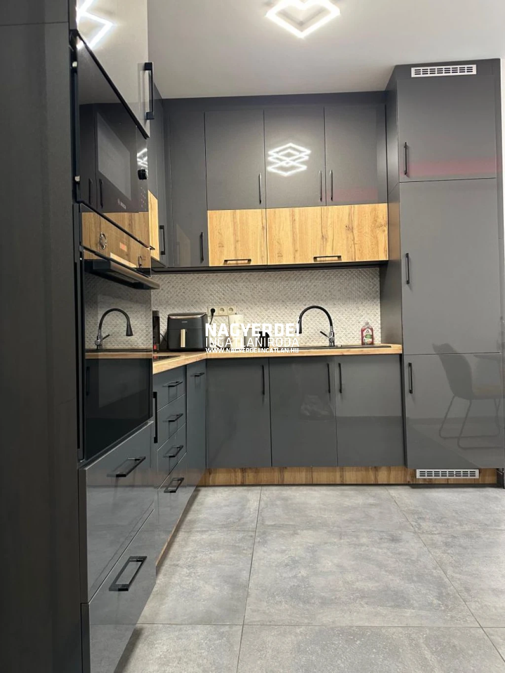 Újépítésű, berendezett gyönyörű lakás ELADÓ!